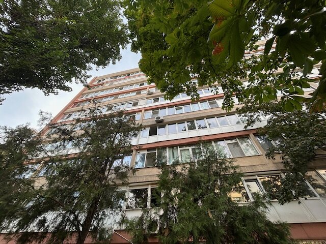 Titan, str. Brancusi stradal vizavi de Parcul IOR bloc reabilitat 5 min. M