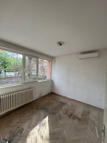Titan, str. Brancusi stradal vizavi de Parcul IOR bloc reabilitat 5 min. M